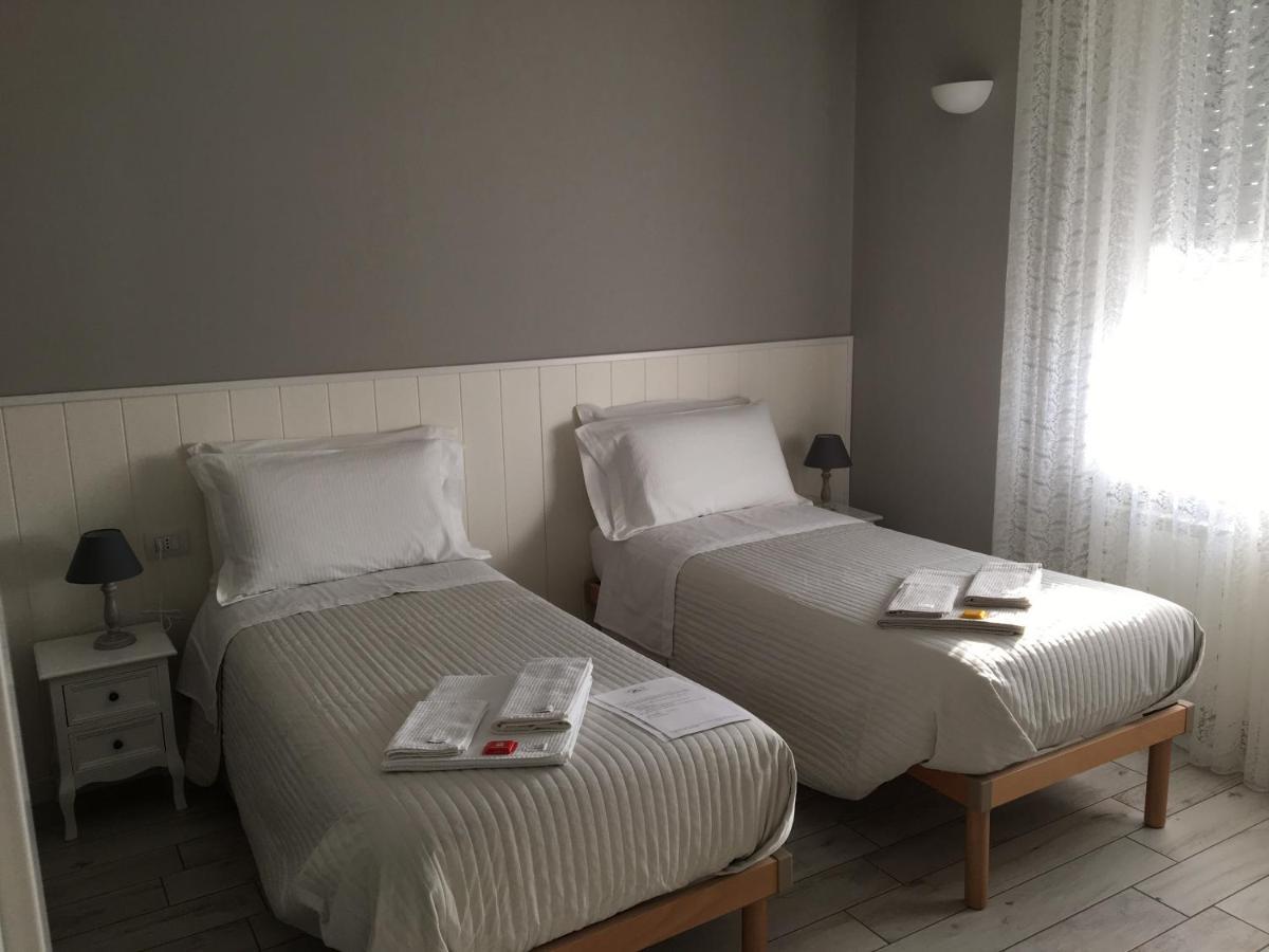 La Terrazza Sul Naviglio B&B Bernate Ticino Eksteriør bilde